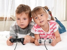 خبراء يحذرون من مخاطر الألعاب الإلكترونية على الفتيات